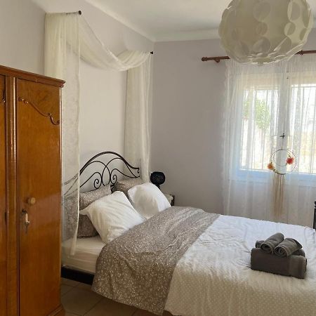 Yiayia Katina'S House Apartment Corinth ภายนอก รูปภาพ