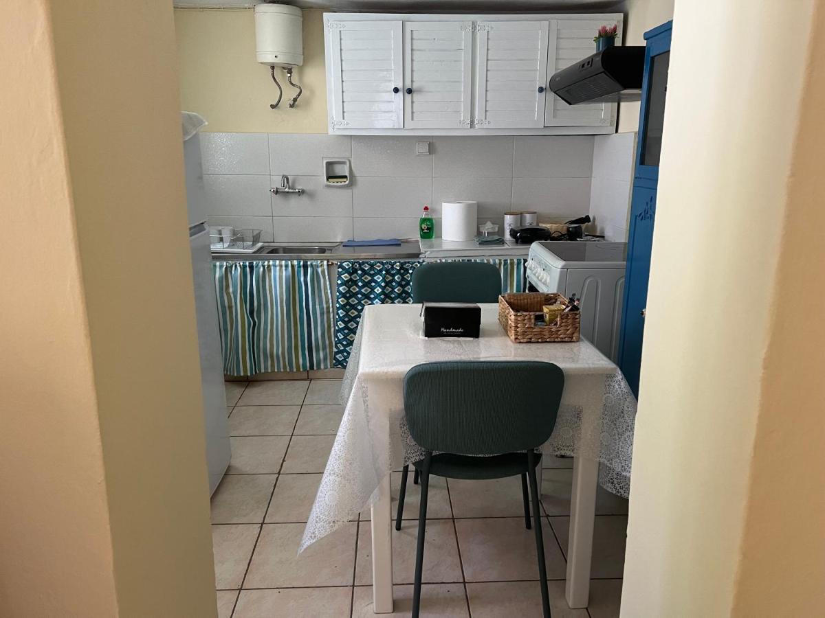 Yiayia Katina'S House Apartment Corinth ภายนอก รูปภาพ