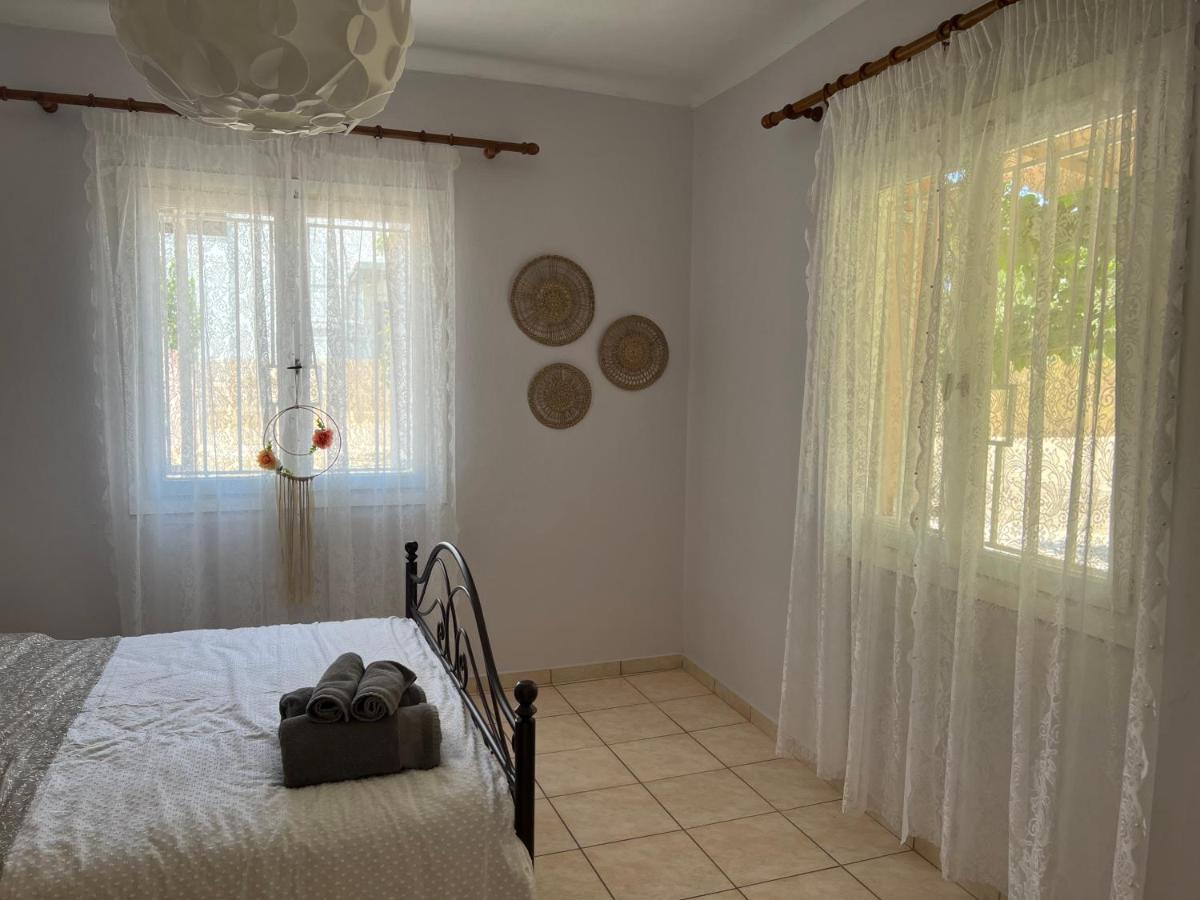 Yiayia Katina'S House Apartment Corinth ภายนอก รูปภาพ